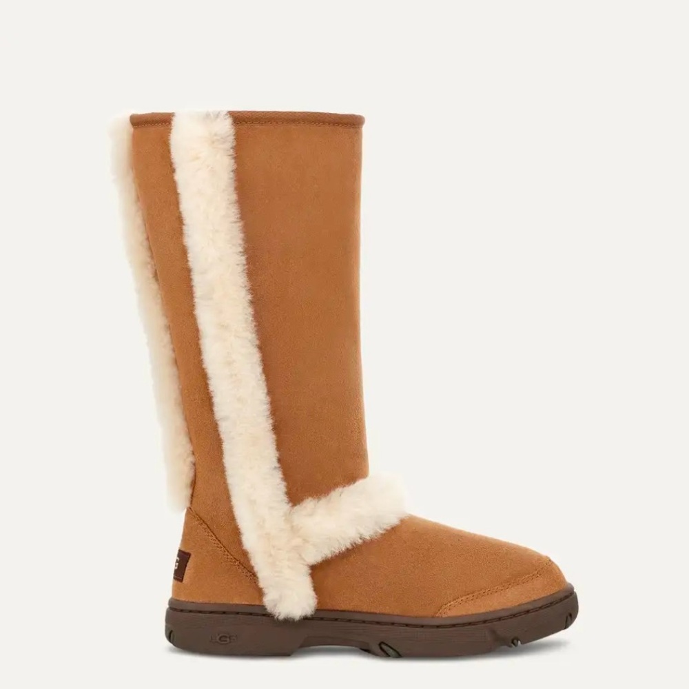 NEW IN BOX UGG SUNBURST TALL (size 6)